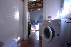 Interior - Once the olive depot - panoramic, WiFi, A/C, pool, garden, private parking. (Camaiore)