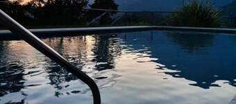 L'Entrepot - panoramique, WiFi, climatisation, piscine, jardin, parking privé.