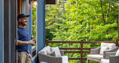 A Charming Chalet with Hot Tub 1 Mile to Mt. Snow