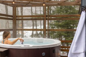 Indoor spa tub