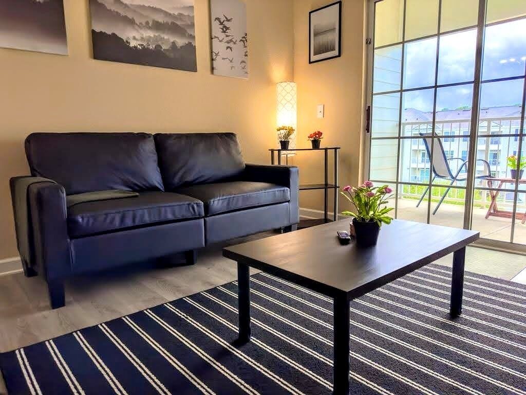 Een smart-tv en boeken