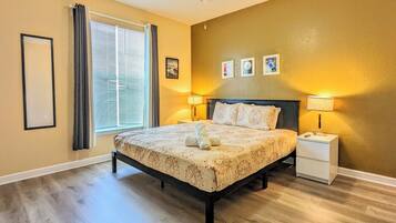 3 Schlafzimmer, Schreibtisch, Bügeleisen/Bügelbrett, Reisekinderbett