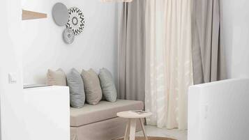 Studio Suite | Living area | 32-inch Smart TV with digital channels, TV