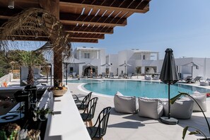 Front of property -  Cosmos Hotel (Naxos)