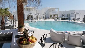 2 binnenzwembaden en een seizoensgebonden buitenzwembad