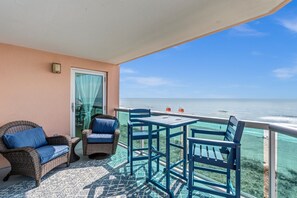 Outdoor dining - Laguna Keyes 611 - 4 Bed/3 Bath - Pools, Lazy River, Kiddie Pool, & Hot Tub (North Myrtle Beach)