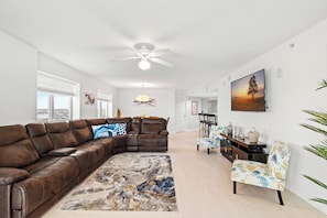 TV - Laguna Keyes 611 - 4 Bed/3 Bath - Pools, Lazy River, Kiddie Pool, & Hot Tub (North Myrtle Beach)
