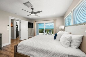 3 bedrooms, iron/ironing board, free WiFi, bed sheets - Stunning 3 Bedroom Steps from Siesta Key Beach Access! (Siesta Key)