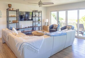 TV, table tennis - Stunning 3 Bedroom Steps from Siesta Key Beach Access! (Siesta Key)