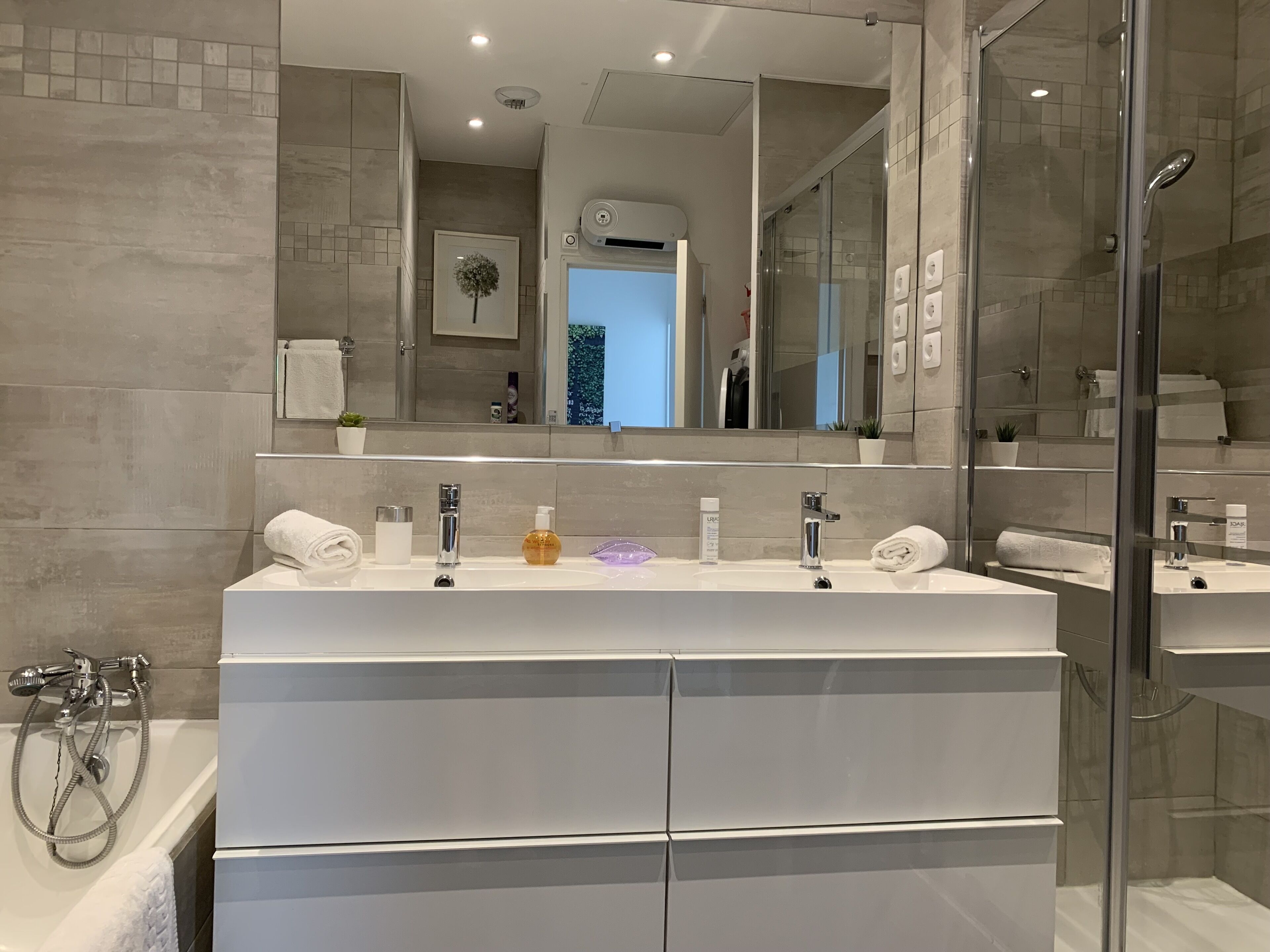 Combined shower/bathtub, hair dryer, towels, soap
