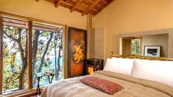 Individually decorated, free WiFi