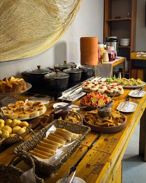 含每日吃到飽早餐