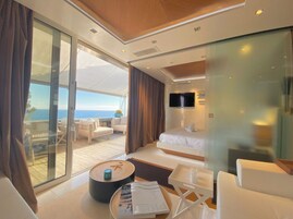 Bañera con ducha, artículos de tocador gratuitos, secador de pelo