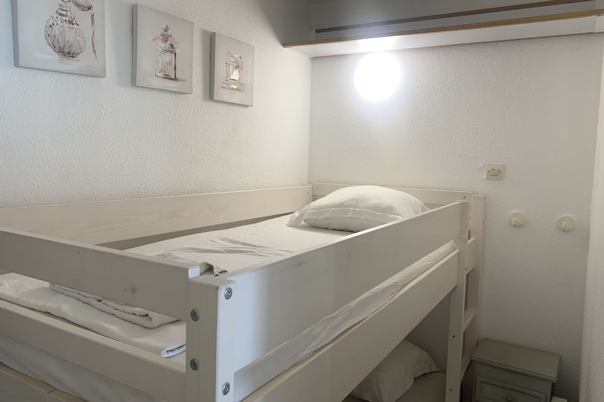 1 chambre, ameublement personnalisé, rideaux occultants, Wi-Fi gratuit