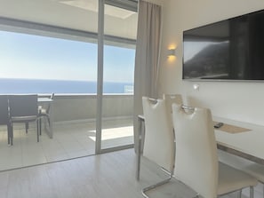 Corner 1 Bedroom with Cabin for 8 PAX | Private kitchen
