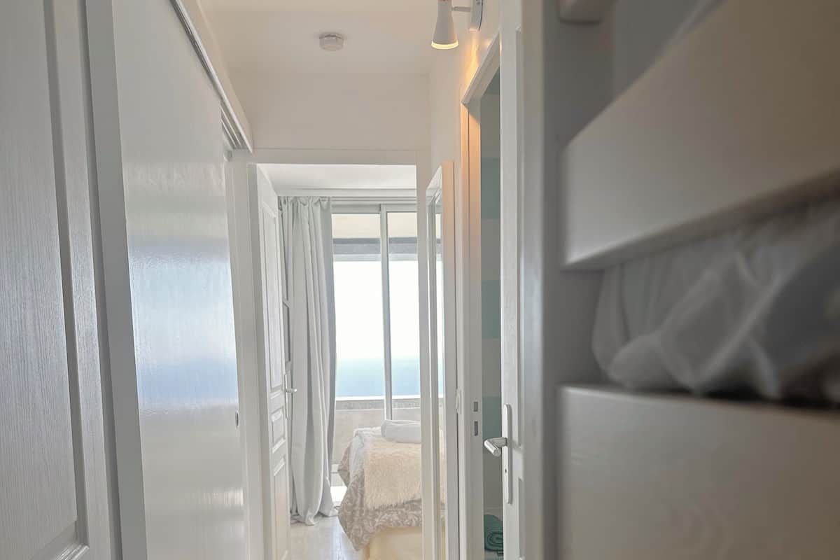Corner 1 Bedroom with Cabin for 8 PAX