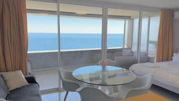 Open Studio 28m2 | Living area | 55-inch flat-screen TV with digital channels, TV