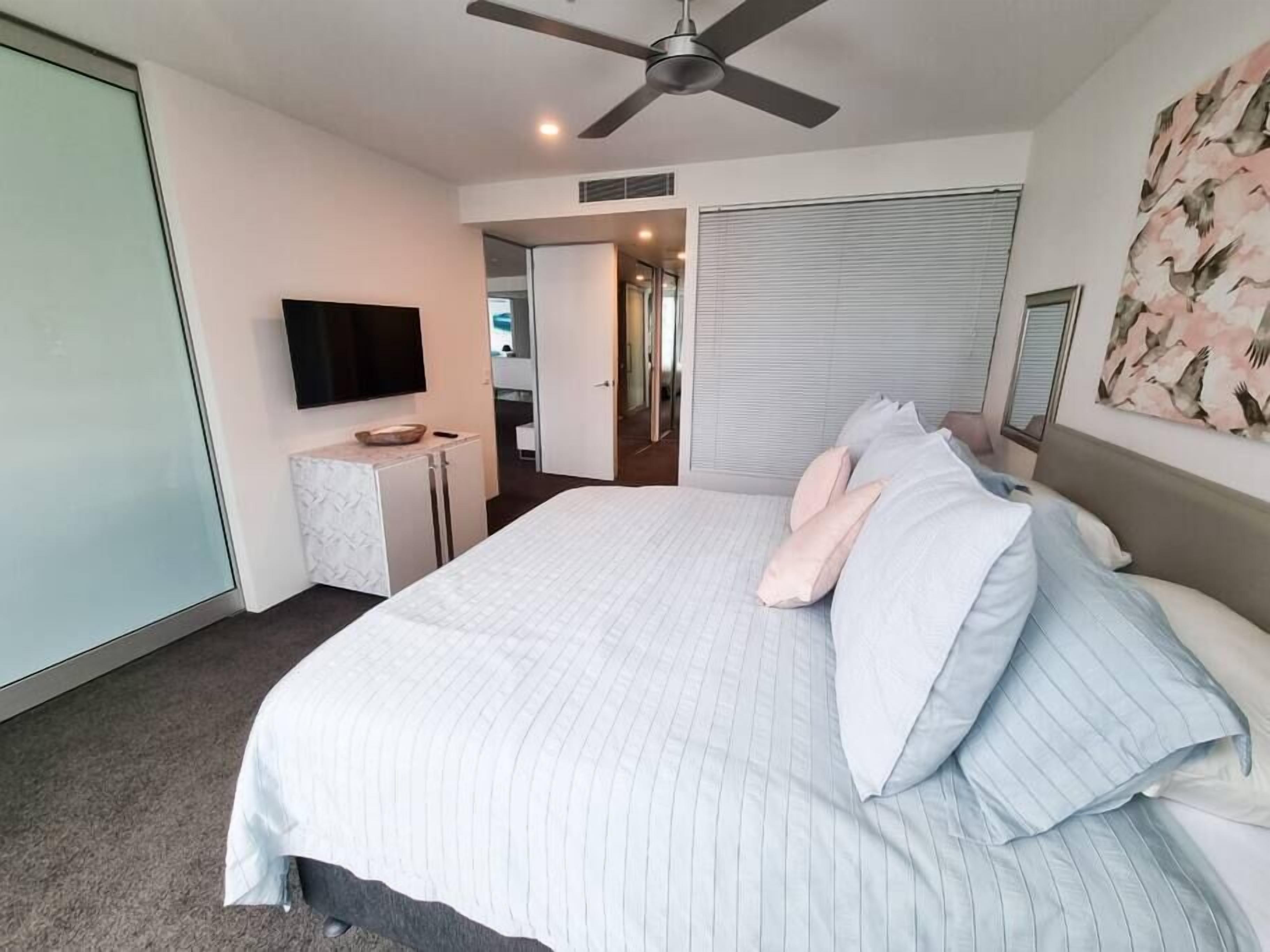 Large Open Living w/Amazing Ocean Views