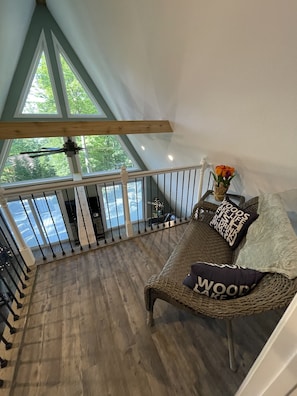 Smart TV, fireplace, video games - Lake View A-Frame House located at Norris Lake, TN (Jacksboro)