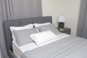 3 bedrooms, desk, WiFi, bed sheets