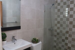 Shower - Santo Domingo Este! Equipado completo con Aire,inversor,agua caliente. (Santo Domingo Este)