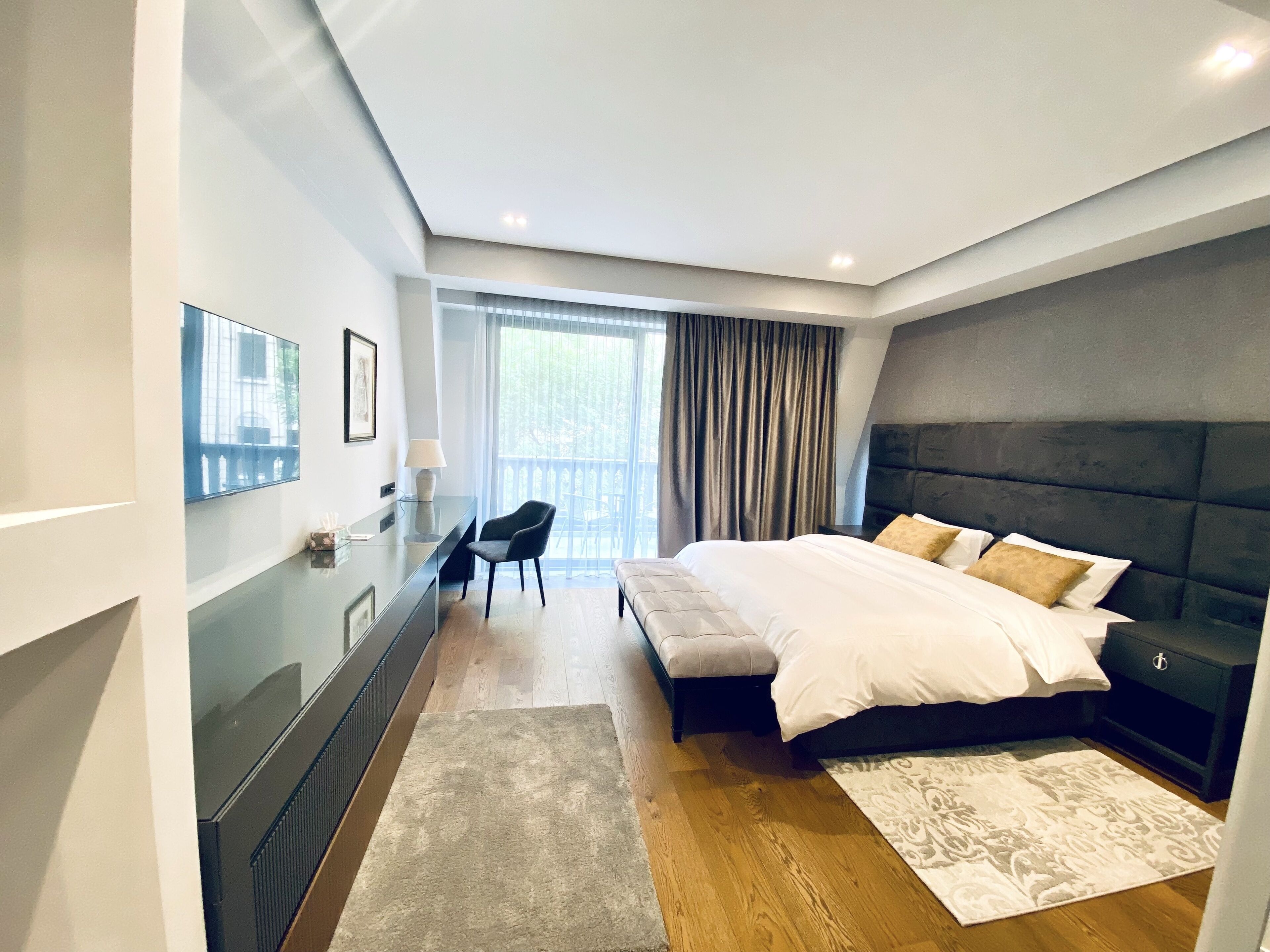 1 bedroom, in-room safe, desk, iron/ironing board