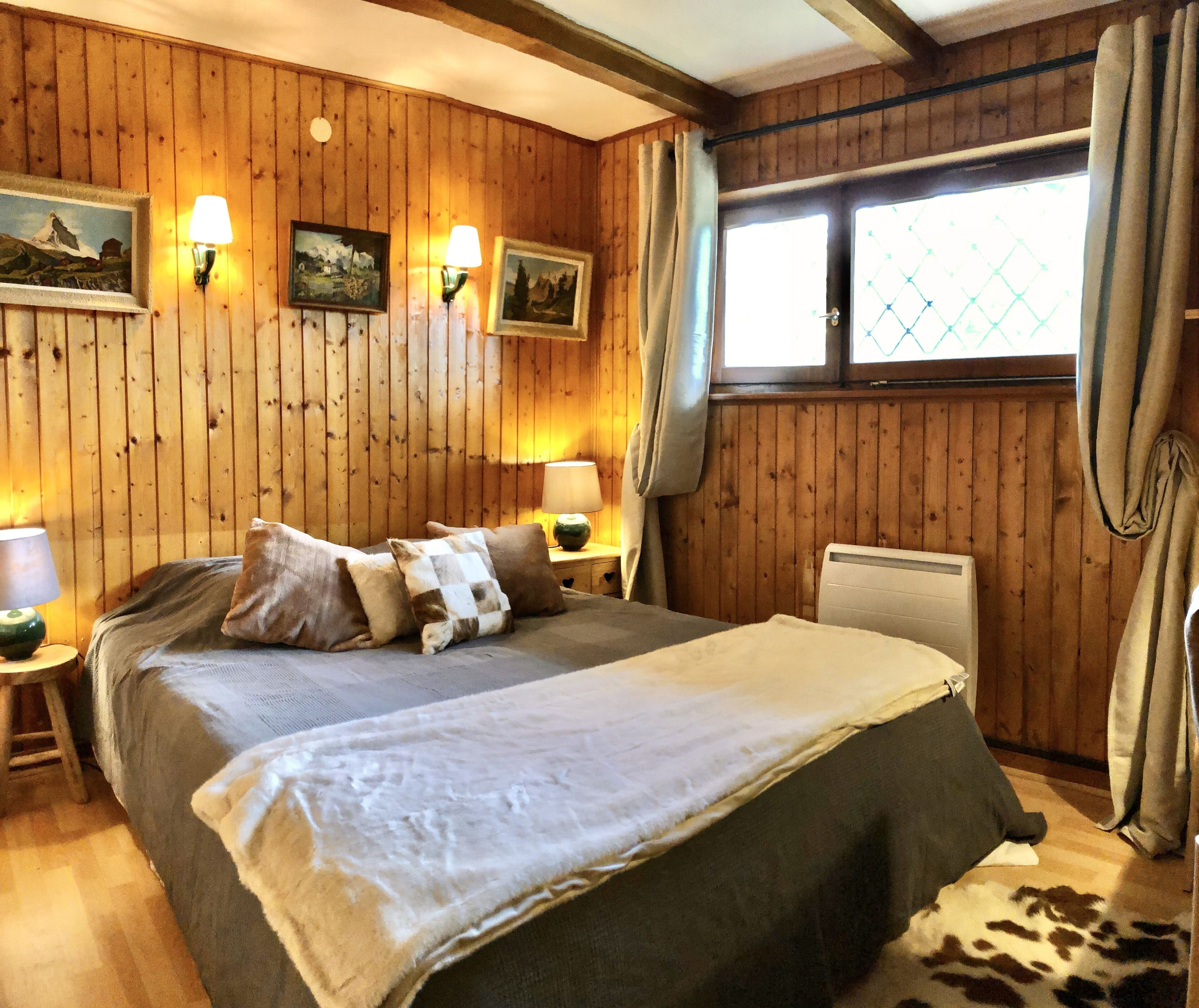 4 多间卧室、办公桌、熨斗/熨衣板、旅行婴儿床