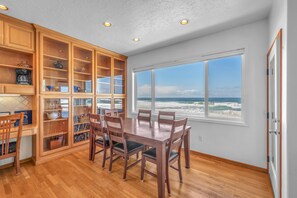 Dining - Enjoy the beach from this Ocean Front home with a Hot Tub and Large Deck (Gleneden Beach)