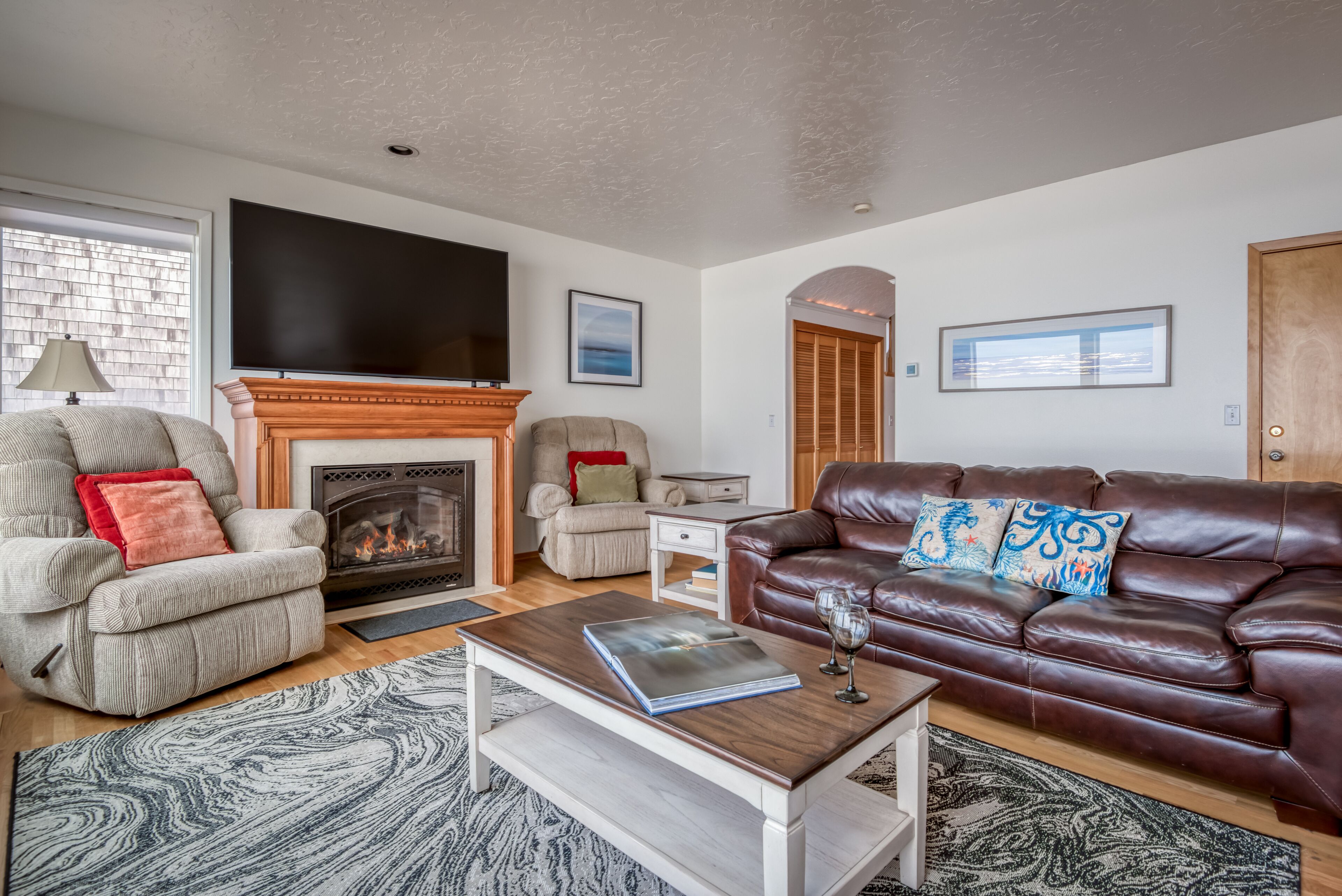 Smart TV, chimenea y videojuegos 