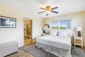 2 bedrooms, desk, WiFi, bed sheets