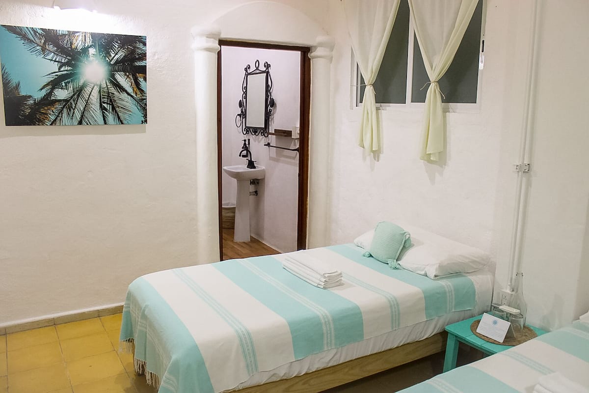 Economy Twin kamer, 1 slaapkamer | 1 slaapkamer, een strijkplank/strijkijzer, gratis wifi, beddengoed