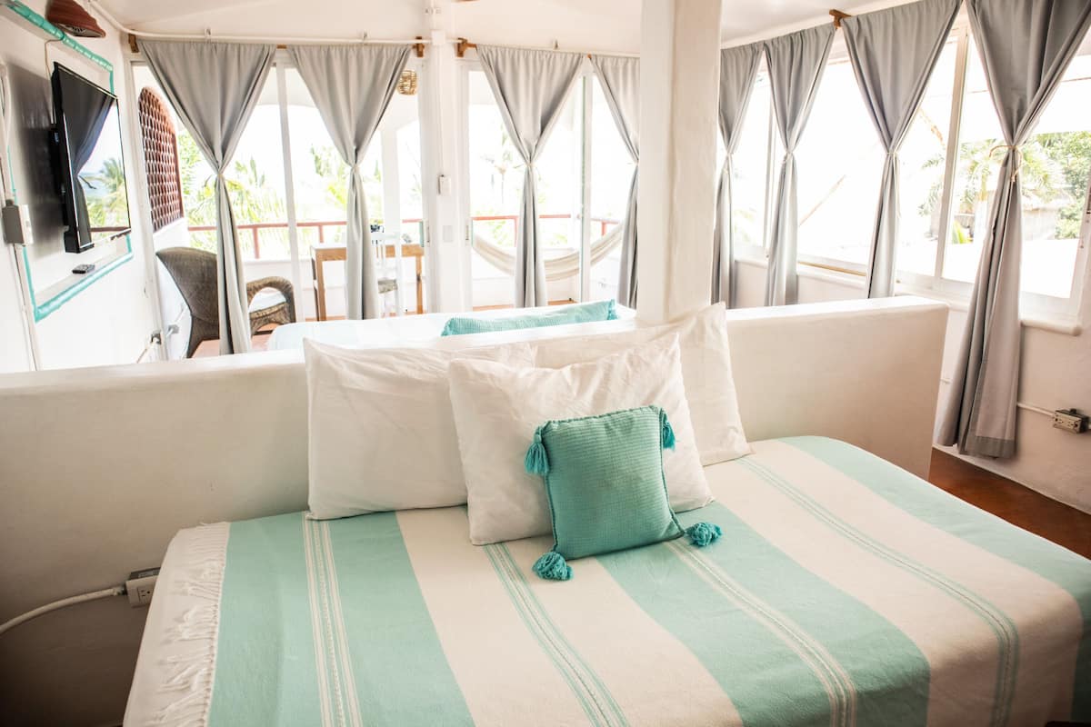 Panorama driepersoonskamer | 1 slaapkamer, een strijkplank/strijkijzer, gratis wifi, beddengoed