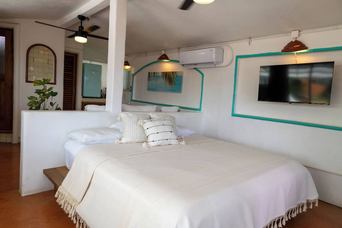 Panoramic Triple Room | Iron/ironing board (on request), free WiFi, bed sheets