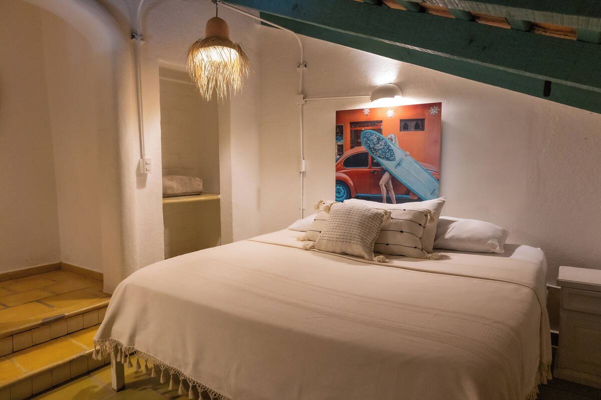 Basic Room | Iron/ironing board (on request), free WiFi, bed sheets