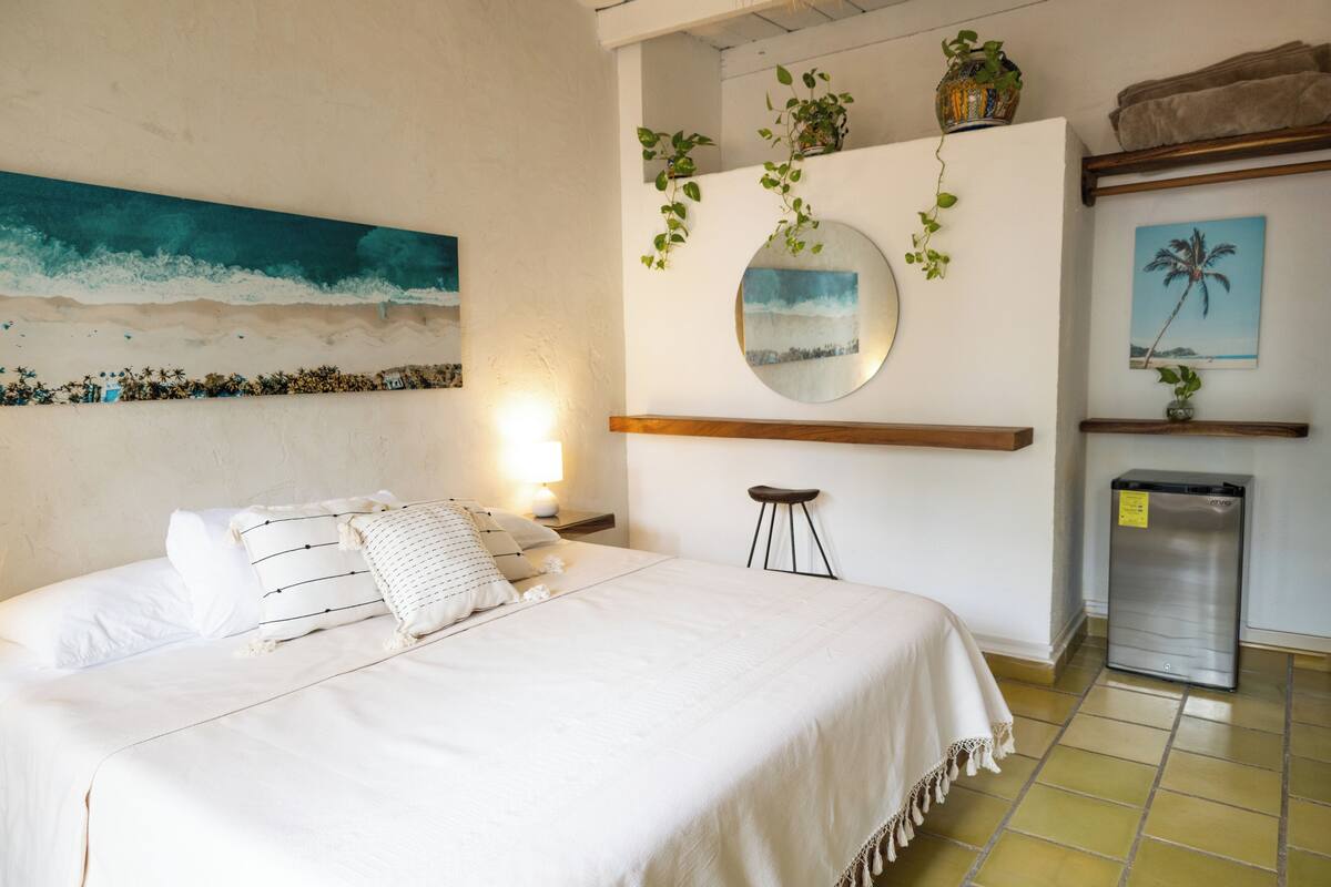 Comfort Studio Suite | Iron/ironing board (on request), free WiFi, bed sheets