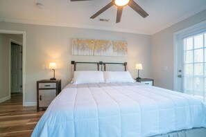 4 habitaciones, escritorio, tabla de planchar con plancha y wifi