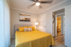 4 bedrooms, desk, iron/ironing board, WiFi