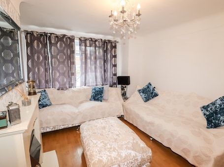 Cottage | Interior. The Hawthorns