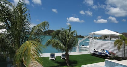 Updated spacious villa with private pool