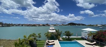 Updated spacious villa with private pool