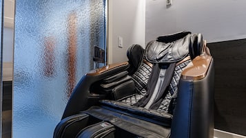Business Studio Suite | Premium bedding, down comforters, pillowtop beds, free minibar