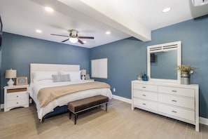 5 bedrooms, desk, travel cot, free WiFi