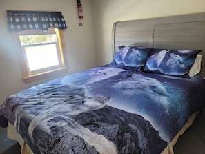 Wolf Den | 1 bedroom, memory foam beds, free WiFi