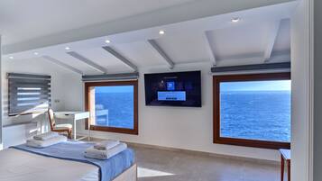 5 bedrooms, desk, iron/ironing board, free WiFi