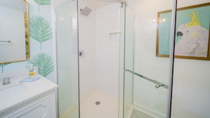 Combined shower/tub
