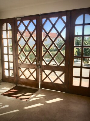 المنشأة من الداخل