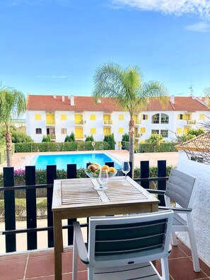 تناول الطعام بالخارج