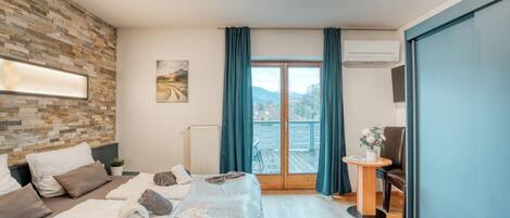 2 bedrooms, WiFi, bed sheets