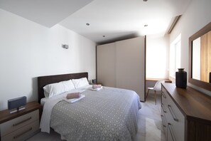 3 chambres, fer et planche à repasser, accès au Wi-Fi (inclus)