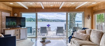 Private Beachfront Home w/ Hot Tub - Walk to Restaurants, Coffee and More!